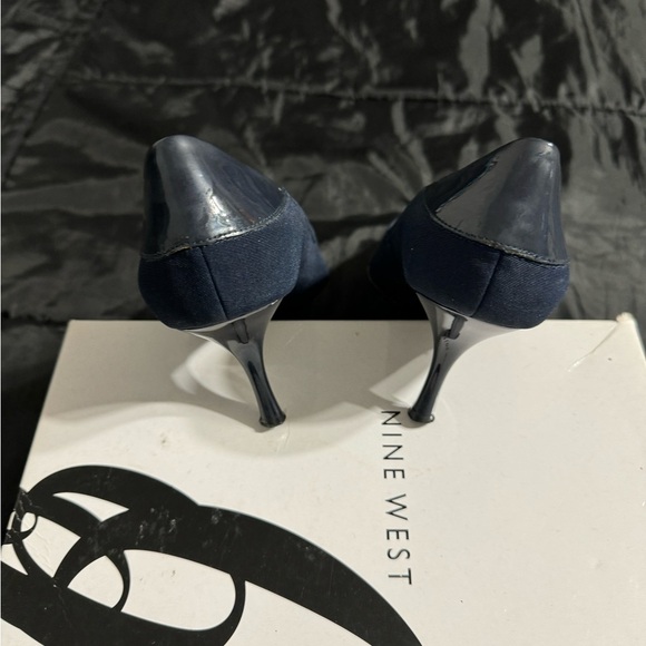 pre loved Navy Nine West Novello Heels​ - Picture 3 of 6